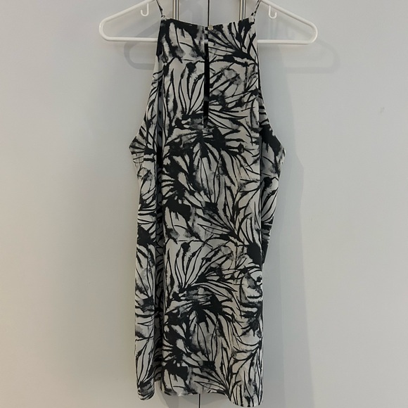 Women’s Sleeveless Mini Dress In Gray & White Tropical Pattern Size Medium - Picture 2 of 8